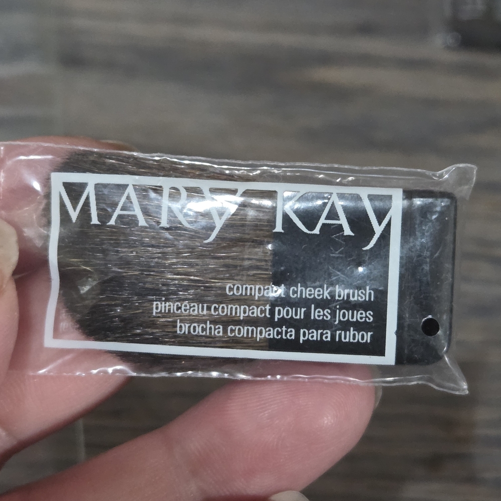 Mary Kay Compact Cheek Brush
